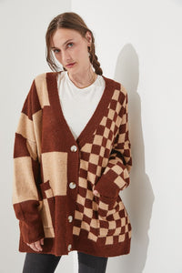 CHECKERED OVERSIZED SWEATER - 1985 the VAULT Boutique