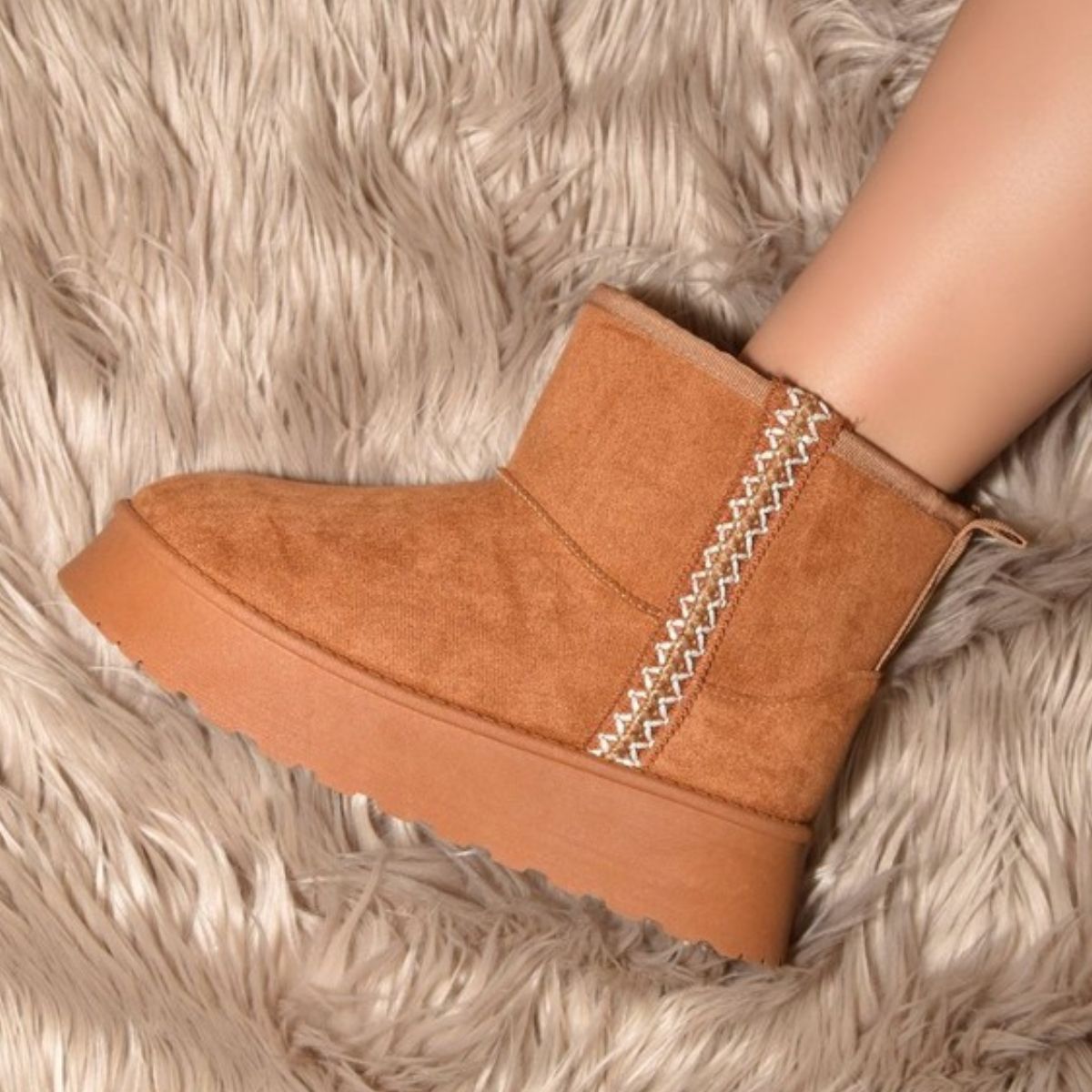 WILD DIVA Round Toe Platform Boots in Caramel