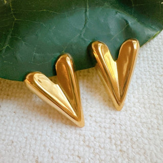 Hey Love Heart Stud Earrings - 1985 the VAULT Boutique