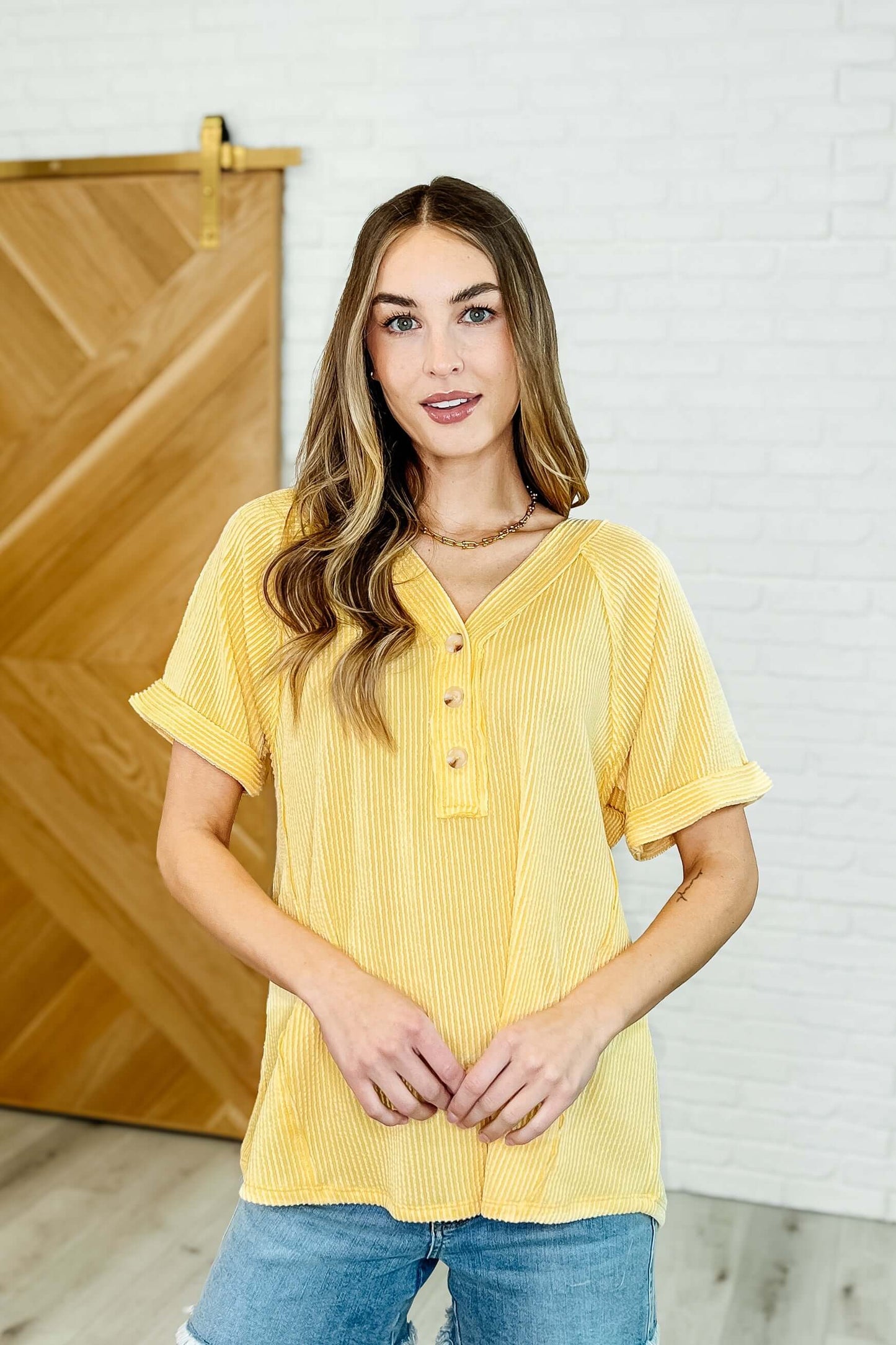 Plain and Sassy V-Neck Tee in Lemonade