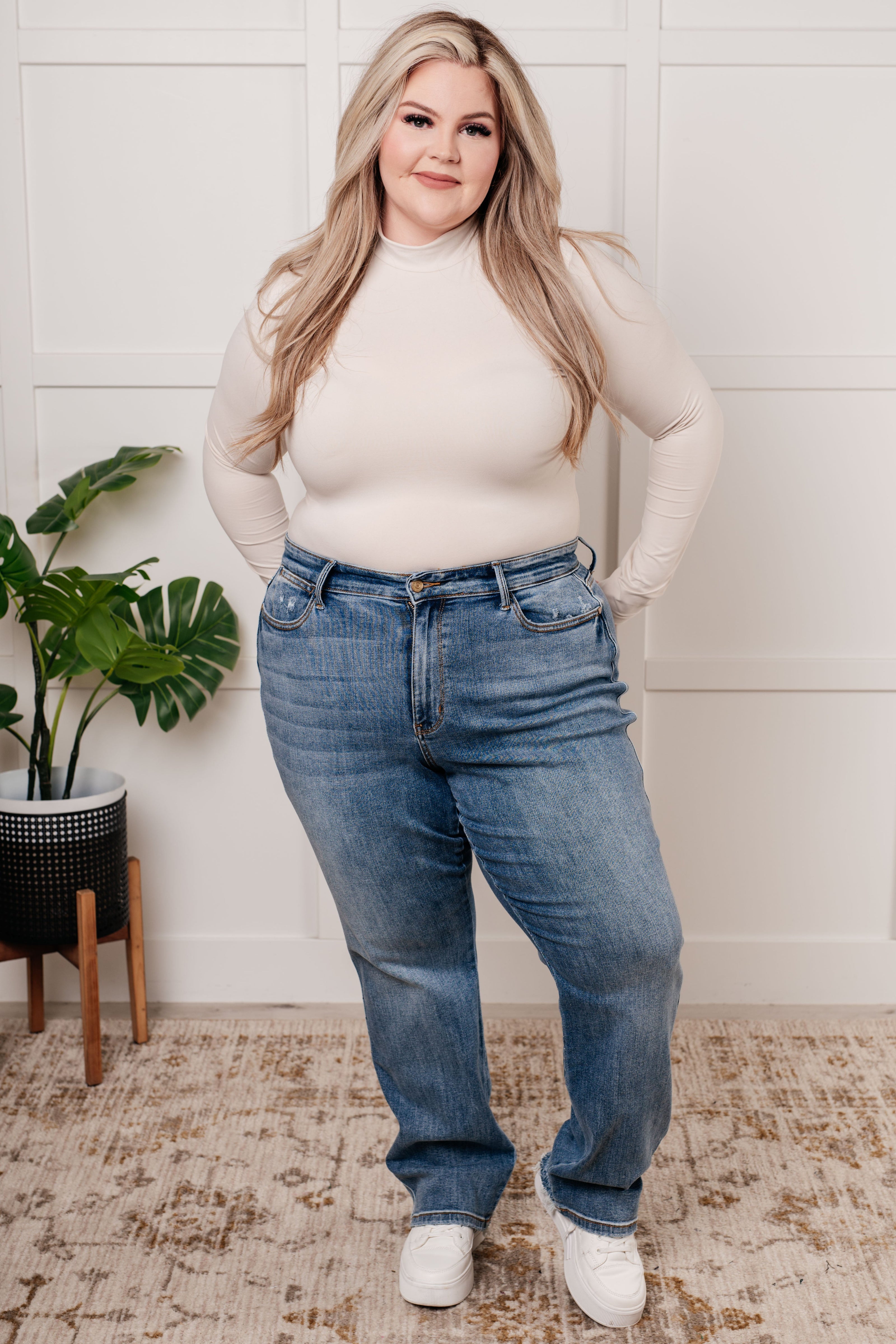 Quinn Mid Rise Cell Phone Pocket Dad Jeans - 1985 the VAULT Boutique