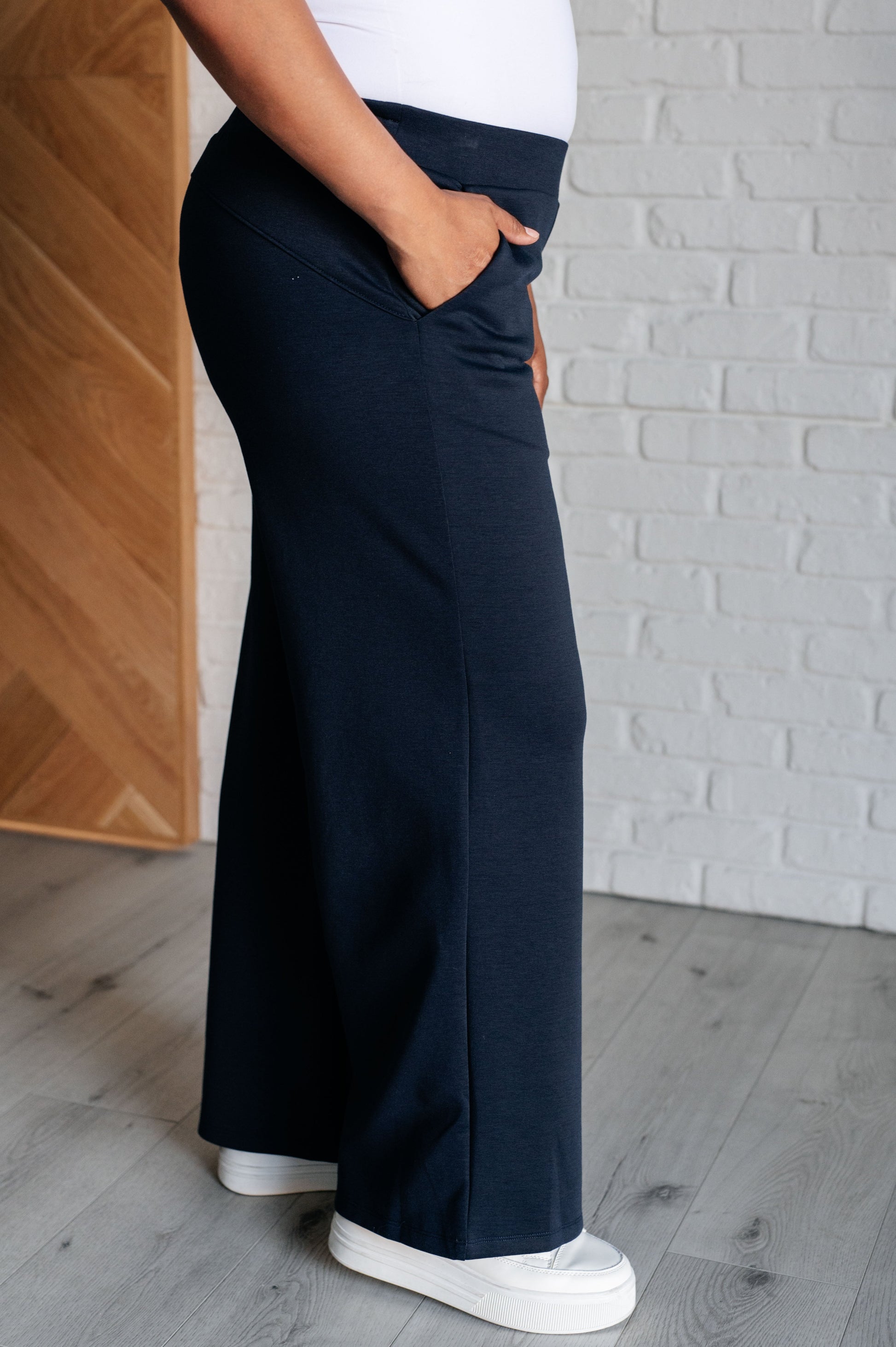 Resort Travel Wide Leg Crop Pant in Navy - 1985 the VAULT Boutique